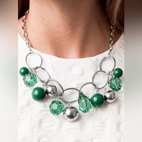 Paparazzi Cosmic Getaway Green Necklace - Picture 1 of 3